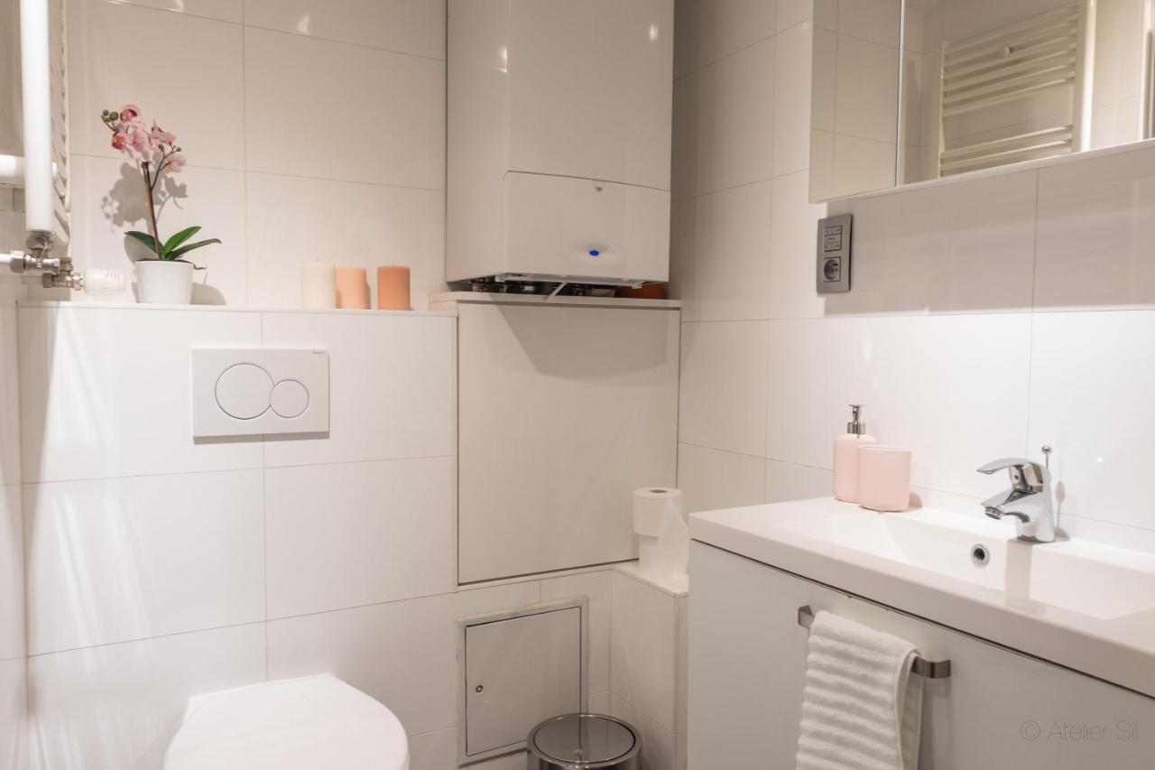 Oneluxstay Antwerp City Centre Exterior photo